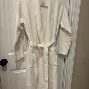 Matouk White Textured Robe
